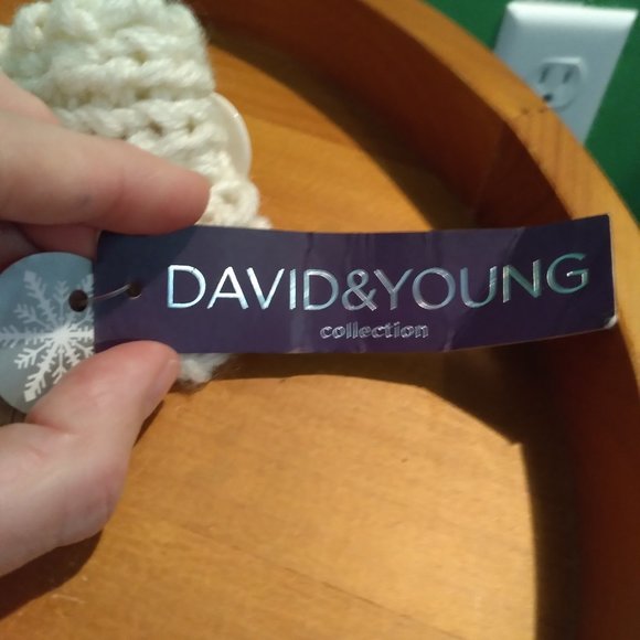 NWT Embellished and Knitted Cream Colored Ear Warmer/Headband - Picture 3 of 3